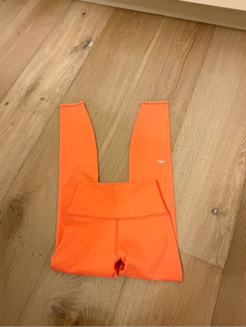 ALO yoga airlift High-Waist Orange Leggings - Picture 3 of 5